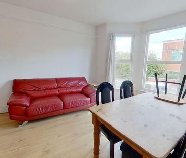 5 bedroom semi-detached house to rent - Photo 3