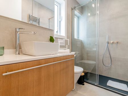 Excellent 2 Bedroom apartment for rent in Arturo Soria, Madrid - Photo 3