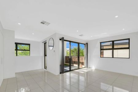 Perfectly Positioned in St Clair – Spacious, Modern & Convenient - Photo 4