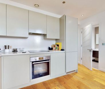Western Avenue, UB6, Greenford - Photo 6