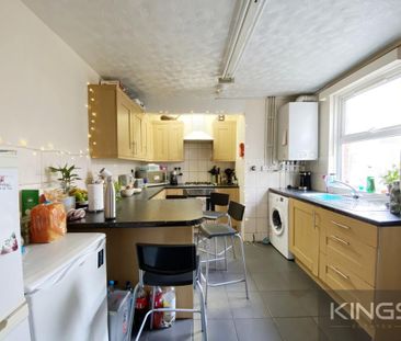 4 bedroom terraced house to rent - Photo 6