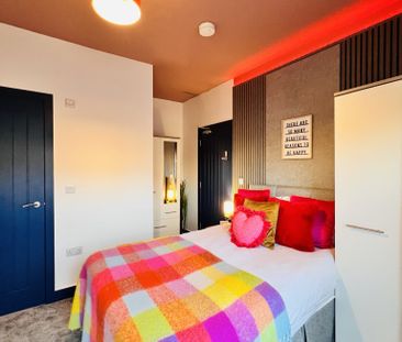 BEDROOM 5 – MEDIUM DOUBLE ENSUITE - Photo 1