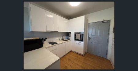 SOUGHT AFTER LOCATION - FULLY FURNISHED - Photo 2