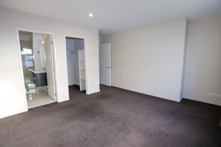 ST ALBANS – 4 BEDROOM, 2 BATHROOM - Photo 2