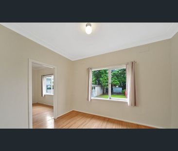 Huge area with neat & tidy house - Photo 3