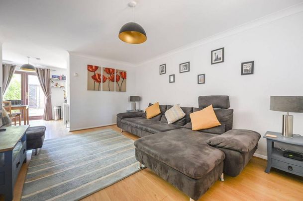 3 bedroom terraced house to rent - Photo 1