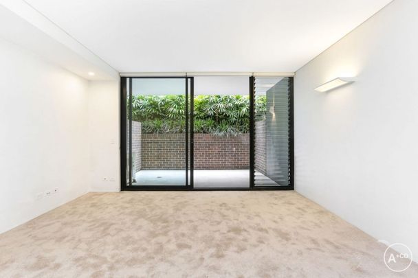 Modern One Bed Apartment with Spacious Living & Private Outdoor Retreat - Photo 1