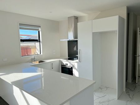 Newish townhouse with double glazing - Photo 4