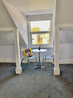 1 Bed Flat, Grosvenor Road, W4 - Photo 1