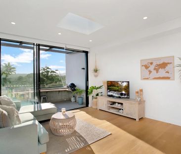 Light-Filled Lifestyle Apartment in a Prime Coastal Location - Photo 3