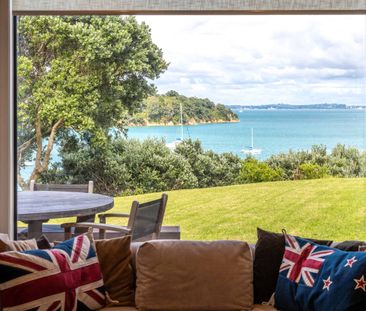 Stunning Coastal Executive Home in Picnic Bay - Photo 2