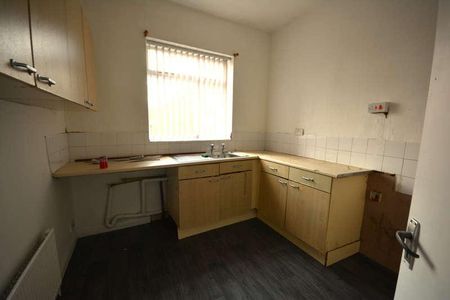 Coalshaw Green Road, Chadderton, OL9 - Photo 2