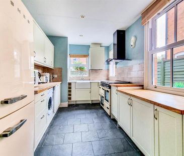 3 bedroom terraced house to rent - Photo 2