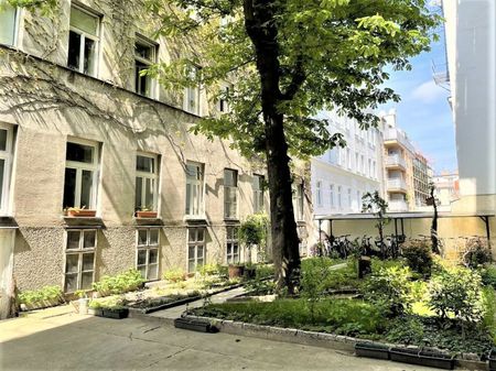 VIKTORGASSE, ERSTBEZUG, 72 m2 Altbau, 2 Zimmer, Wohnküche, Wannenbad, Parketten, Hofruhelage - Photo 2