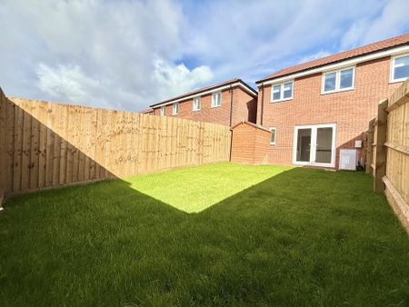 3 bedroom semi-detached house to rent - Photo 2