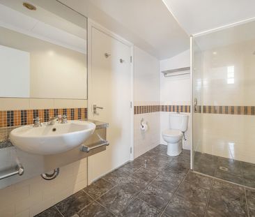 4.5 Star Hotel, Top Floor Fully Furnished Apartment - Photo 2