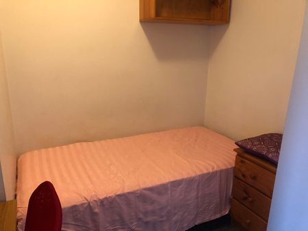 FURNISHED 2 BEDROOM APARTMENT - Photo 3