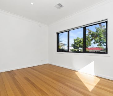 13 Deakin Street, Mitcham - Photo 5