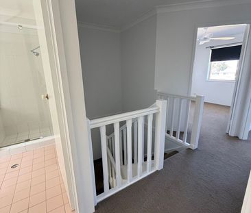 Freshly repainted, Spacious & Comfortable - Walk to Harbourtown - Photo 3