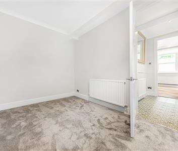 Putney Hill, SW15 - Photo 2
