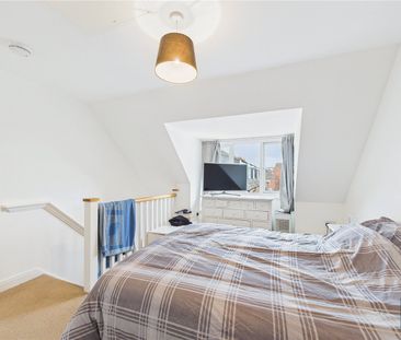 St James Gardens, Trowbridge, Wiltshire, BA14 - Photo 3