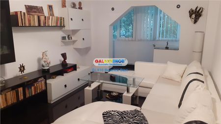 Inchiriere apartament 3 camere decomandat impecabil Sun Plaza Mall - Fotografie 3