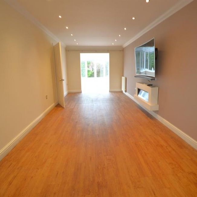 4 Bedroom Detached To Let - Photo 1