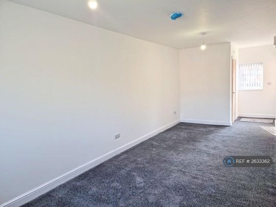 4 bedroom semi-detached house to rent - Photo 1