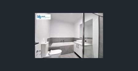 Modern & Spacious 3-Bedroom Townhouse With Air Conditioning - Photo 4