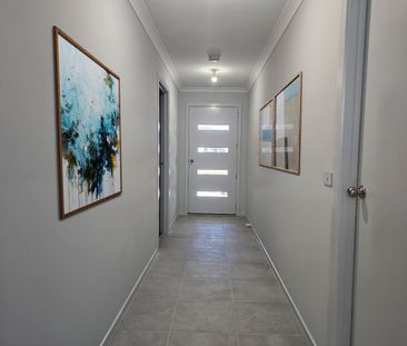 FAMILY HOME - ORANA ESTATE - Photo 3