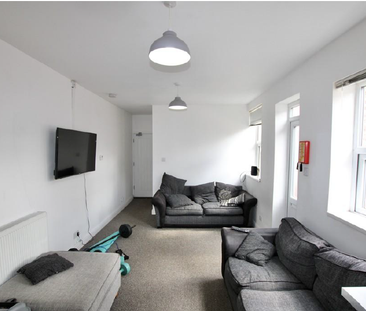 West Parade, Lincoln - Spacious Student House - Photo 2