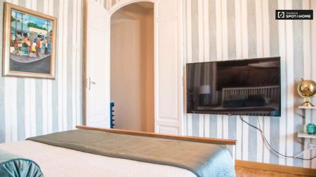 Room in a shared 4-bedroom apartment for rent in Russafa, Valencia, perfect for couples - Photo 5