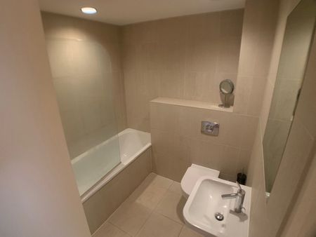 Bridgewater Place, Leeds City Centre - Photo 3