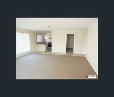 Bright and Spacious 2 Bedroom Unit - Photo 1