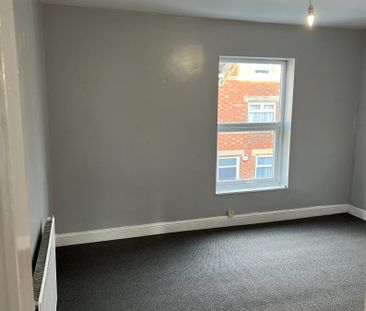 College Street, Grantham, NG31 - Photo 3