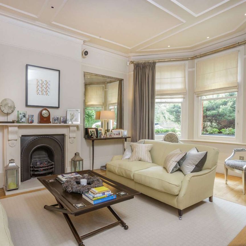 LET AGREED An exceptional six bedroom double fronted house in this sought after location overlooking Barnes Common. - Photo 1