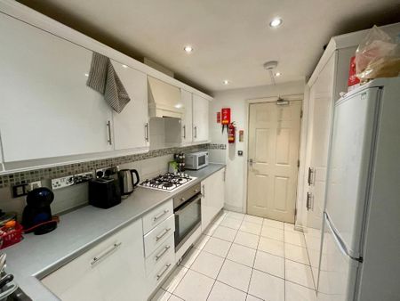 1 bedroom in a house share to rent - Photo 5