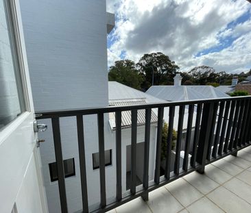 2/137 Roberts Road, Subiaco, WA 6008 - Photo 3