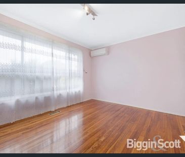 Spacious Family Living in a Great Keysborough Location – 2 Robin Court, Keysborough - Photo 6