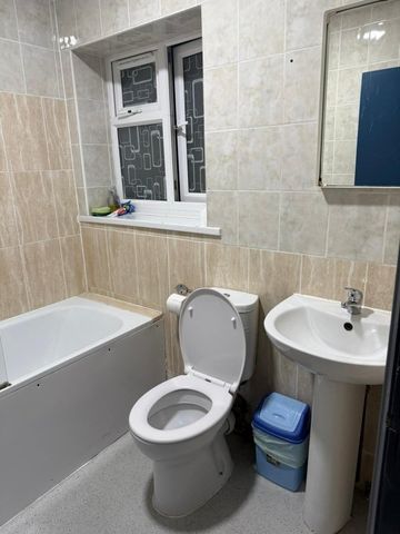 Room in a Shared House, Tanner Street, IG11 - Photo 2