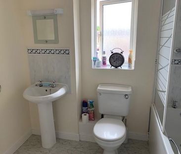 2 bedroom semi-detached house to rent - Photo 4