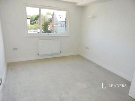 1 bedroom flat to rent - Photo 2