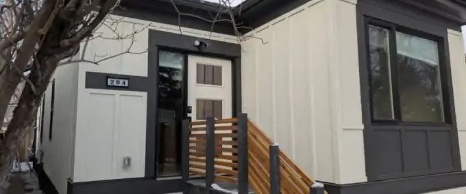 2 bedroom legal suite Brand new High end finishes | 204 13 Avenue Northeast, Calgary - Photo 1