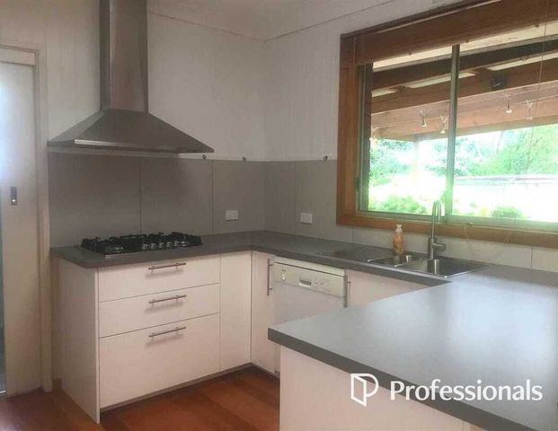 Charming Family Home in Mount Waverley - Photo 1