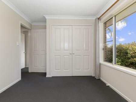 Three Bedroom Townhouse In Peaceful Suburb - Photo 3