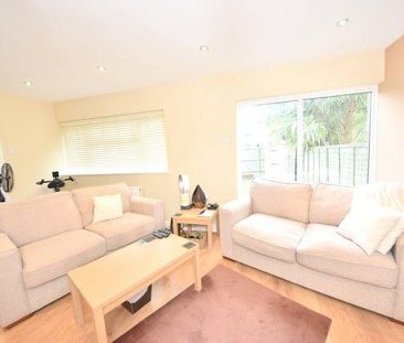 3 bedroom link detached house to rent - Photo 2