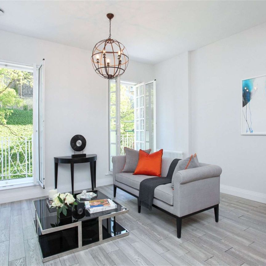 Contemporary central Windsor apartment with Castle views - Photo 1