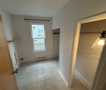 4 1/2 Avec Grand Cours Et Terrasse - Photo 1