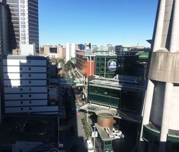 Spacious Two Bedroom Apartment in Victoria Residences! - Photo 2