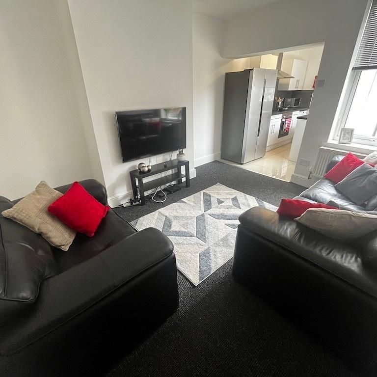 4 bedroom house to rent - Photo 1